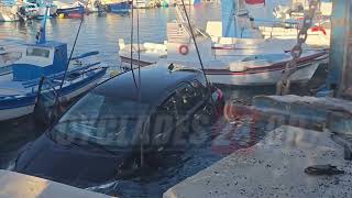 Σύρος: Αυτοκίνητο έπεσε στη θάλασσα στο Καρνάγιο