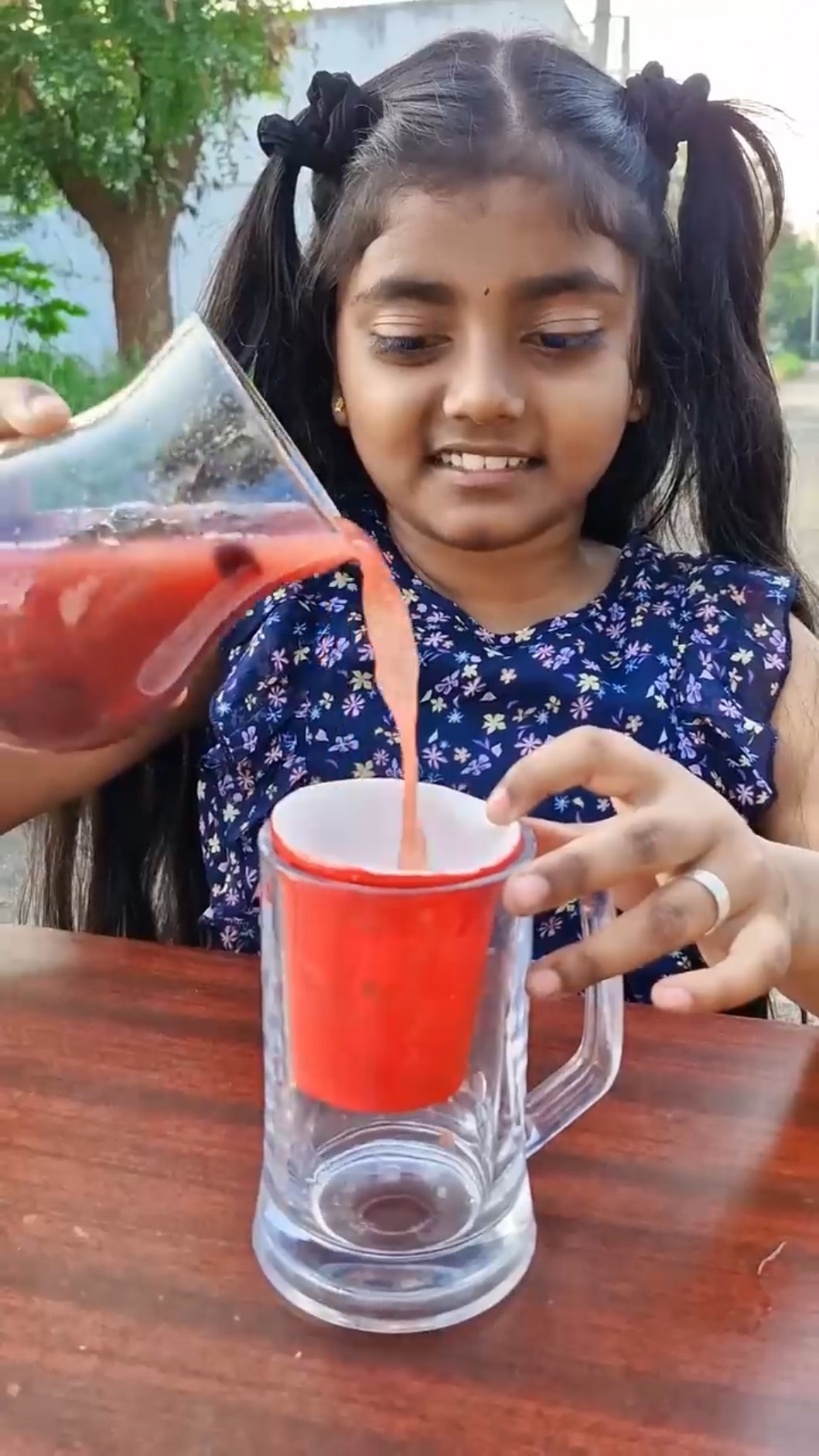 WoW ? Let's strain grape juice with just a glass ?Tom\u0026Jerry? DiyaIshwarya #shorts