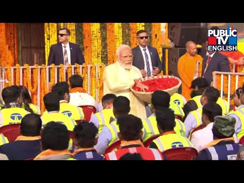 PM Modi Showers Rose Petals On Ram Mandir Construction Workers | Ayodhya Ram Mandir
