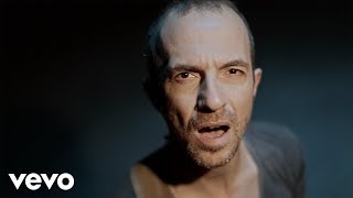 Video thumbnail of "Calogero - Un Jour Au Mauvais Endroit (Clip Officiel)"