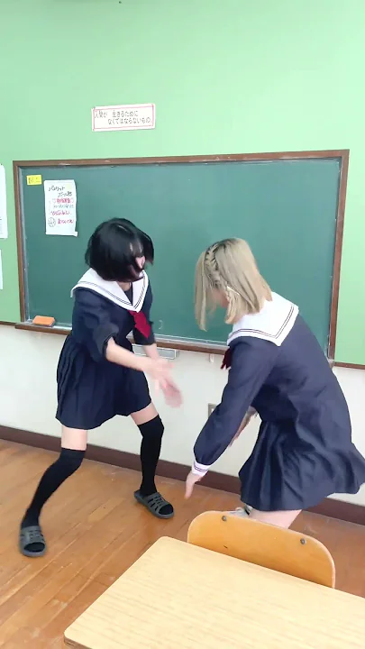 学校でスカートめくり選手権やったら放送事故ww #shorts