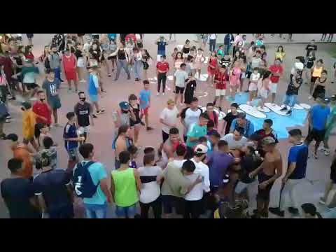 Pelea entre jóvenes en los festejos de Carnaval en el Parque Central