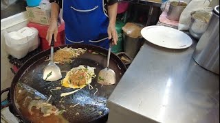 Pad Thai, Fried Oyster Omelette. Thailand Local Food. Bangkok Or Tor Kor Market | EAT | THAILAND