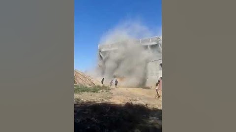 Дар Душанбе сохтмон ба замин фуру рафт