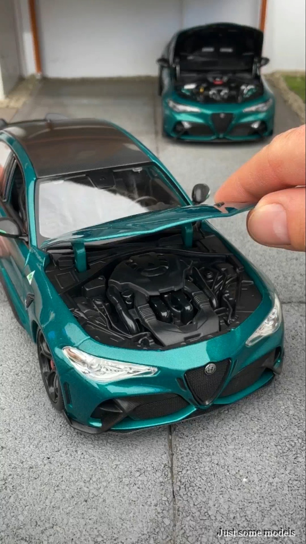 1:18 Alfa Romeo Giulia GTA, Montreal Green - Bburago - YouTube