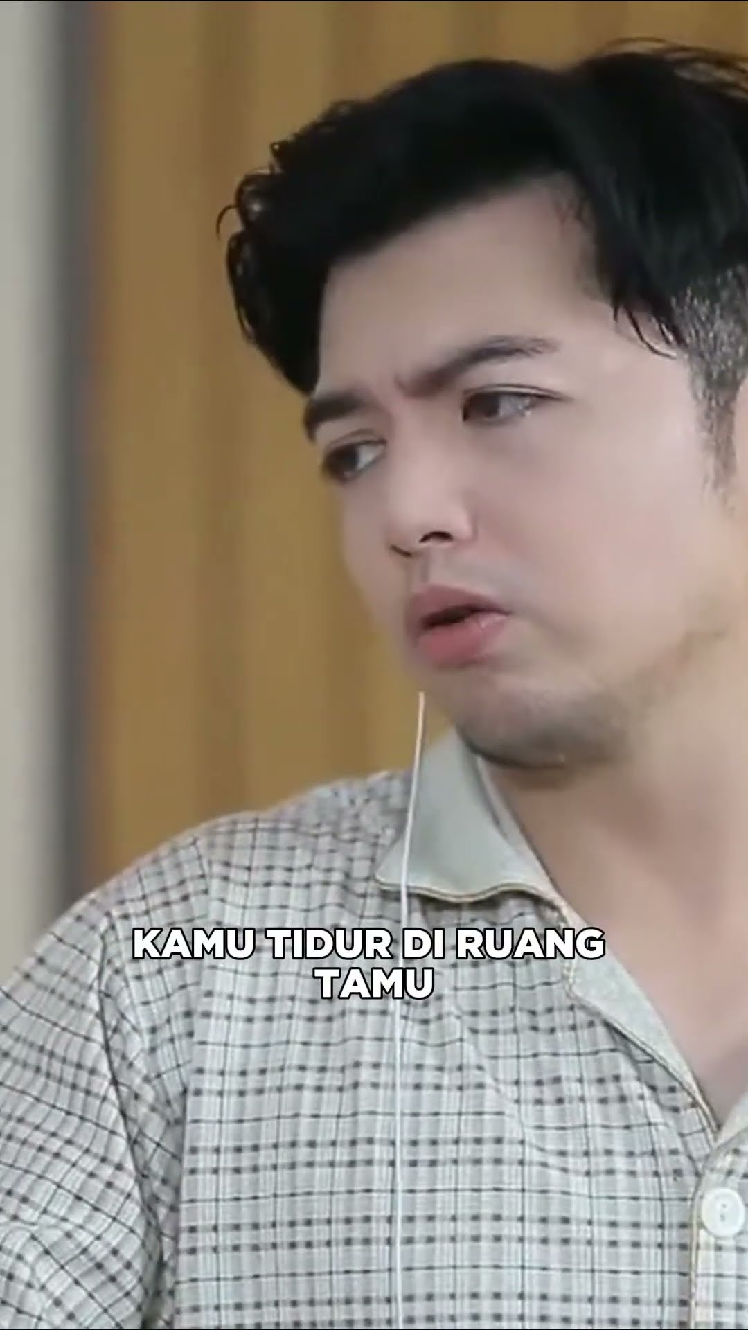 Suami gila bola! Istrinya lagi hamil malah disuruh tidur di ruang tamu #shorts  #ClipSinemaIndosiar