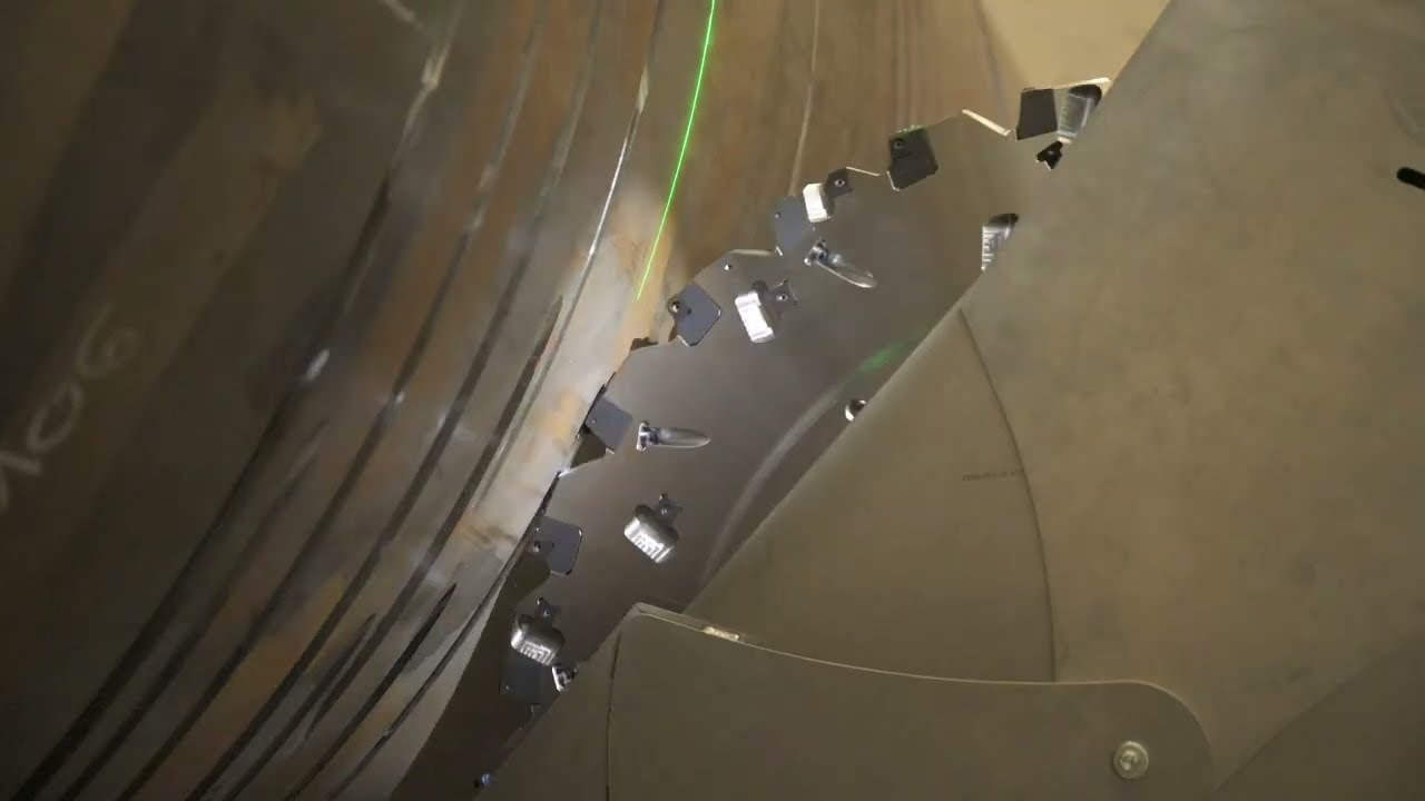 Circ seam milling maschine for weld seam preparation from Miba Automation Systems