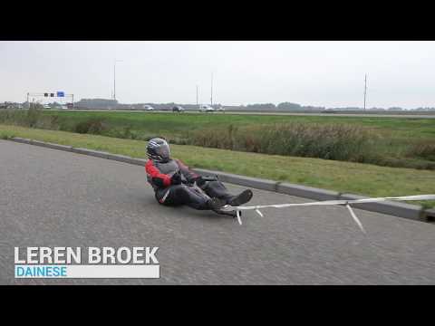 Motorbroeken slijtagetest: Kevlar Jeans VS Textiel VS Leer | Motorplaza