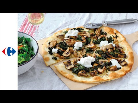 pizza-aux-champignons-forestiers,-thym,-chou-frisé-et-burrata
