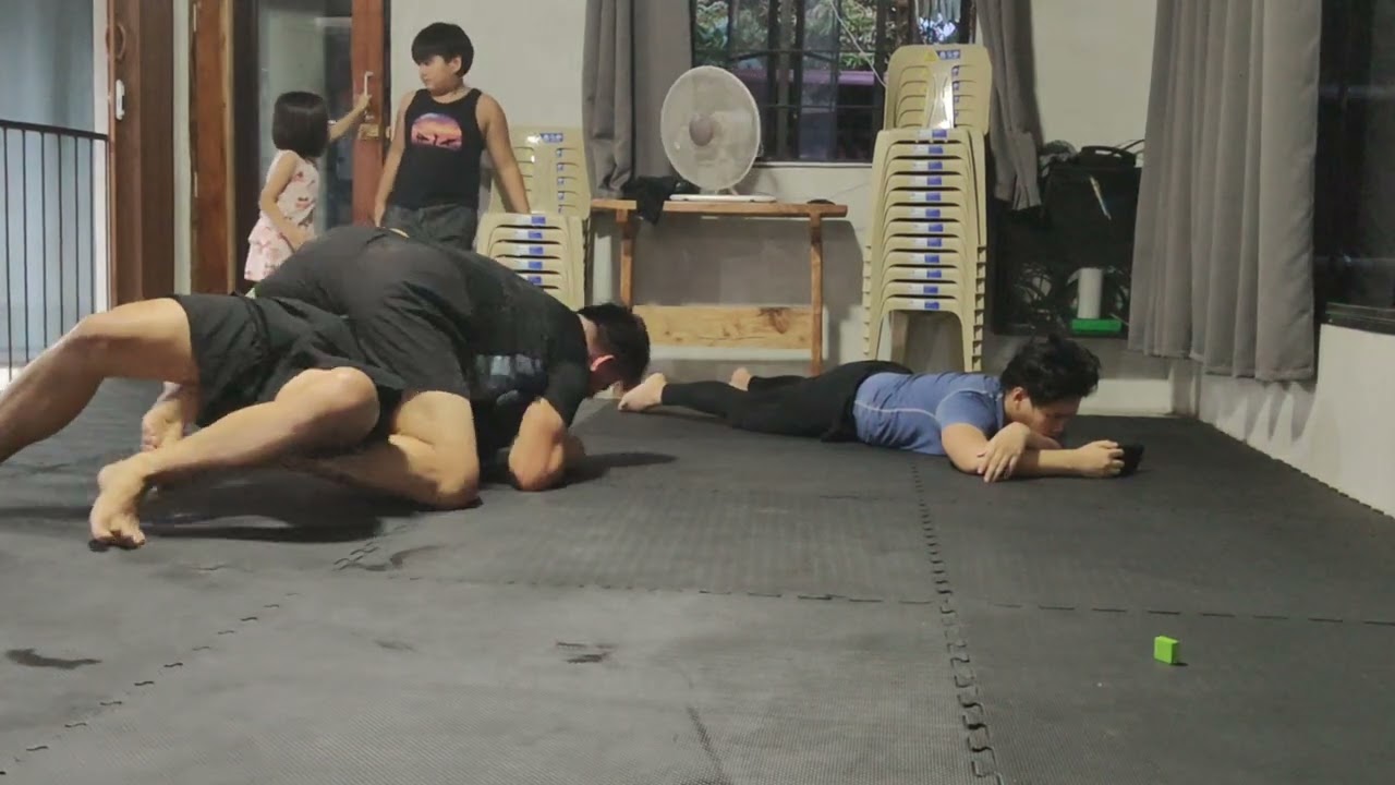 BJJ - Wala di talaga kaya. Ang higpit! 