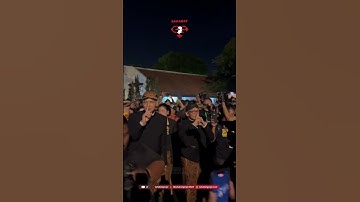 Bersama Wali Kota Solo, Ganjar berjalan dalam keindahan malam 1 Suro di Puro Mangkunegaran. #shorts