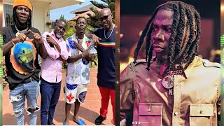Angry Stonebwoy Sends Warning to Shatta Wale & Asaase For Cheating, gifts a New Car