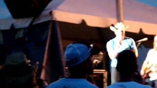 Download Lagu Dustin Lynch ~ She Cranks My Tractor Download Lagu Dustin Lynch ~ She Cranks My Tractor