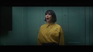 Rashida Jones in yellow satin blouse - Expedia commercial (2021)