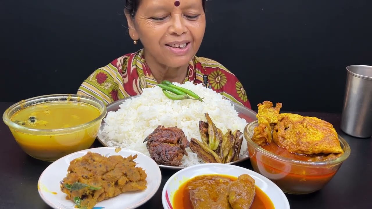 BIGBITES, RICE WITH OMLET CURRY, DOI POTOL, DAL, PEYAJI, THOR VORTA।।