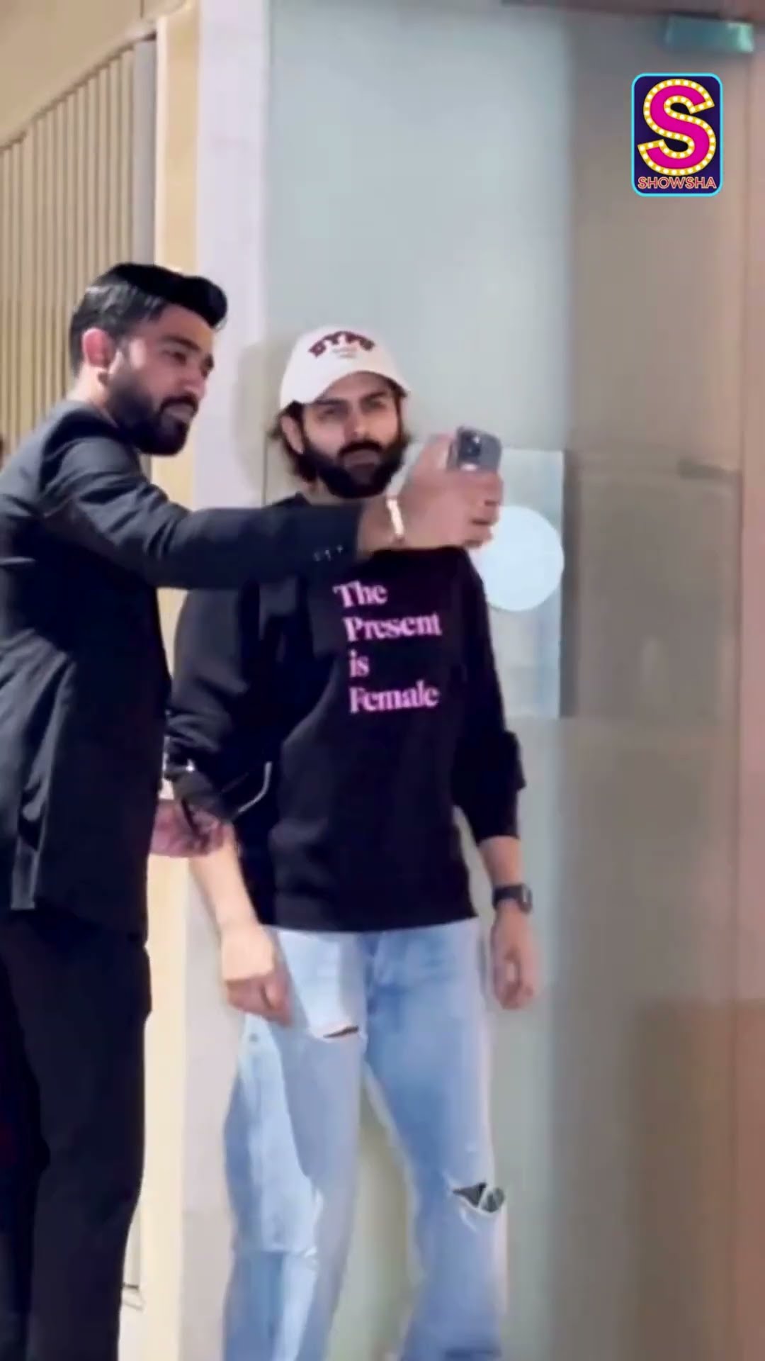 Kartik Aryan Announces His New Rom-Com Movie, Gets Papped Outside His Residence | News18 | N18S