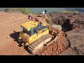 SHANTUI Bulldozer DH17C2 Pushing Dirt with Dump Trucks Loading Dirt អាប៊ុលរុញដី និងឡានចាក់ដី