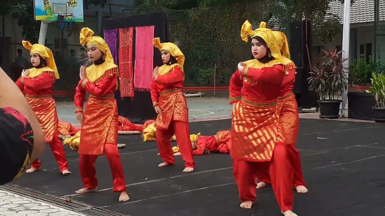 Kk Bibil n team...SMAN 3 Medan...semangat anak2 hebat 👍💝