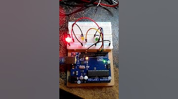 Arduino Uno Stop Light (Blink Advanced)