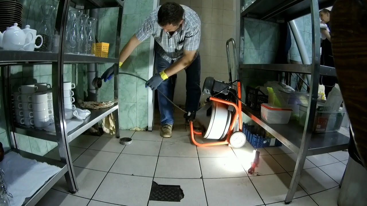 Механическая чистка труб канализации в кафе.(27) Ridgid k-400 Drum ...