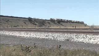 WB BNSF Container Bare Table Train Rolls Thru Vaughn NM