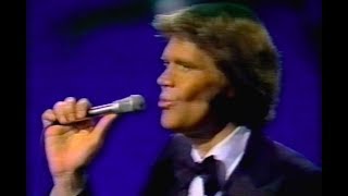 Glen Campbell Sings 'Your Cheatin' Heart/Gentle/Rhinestone' Medley