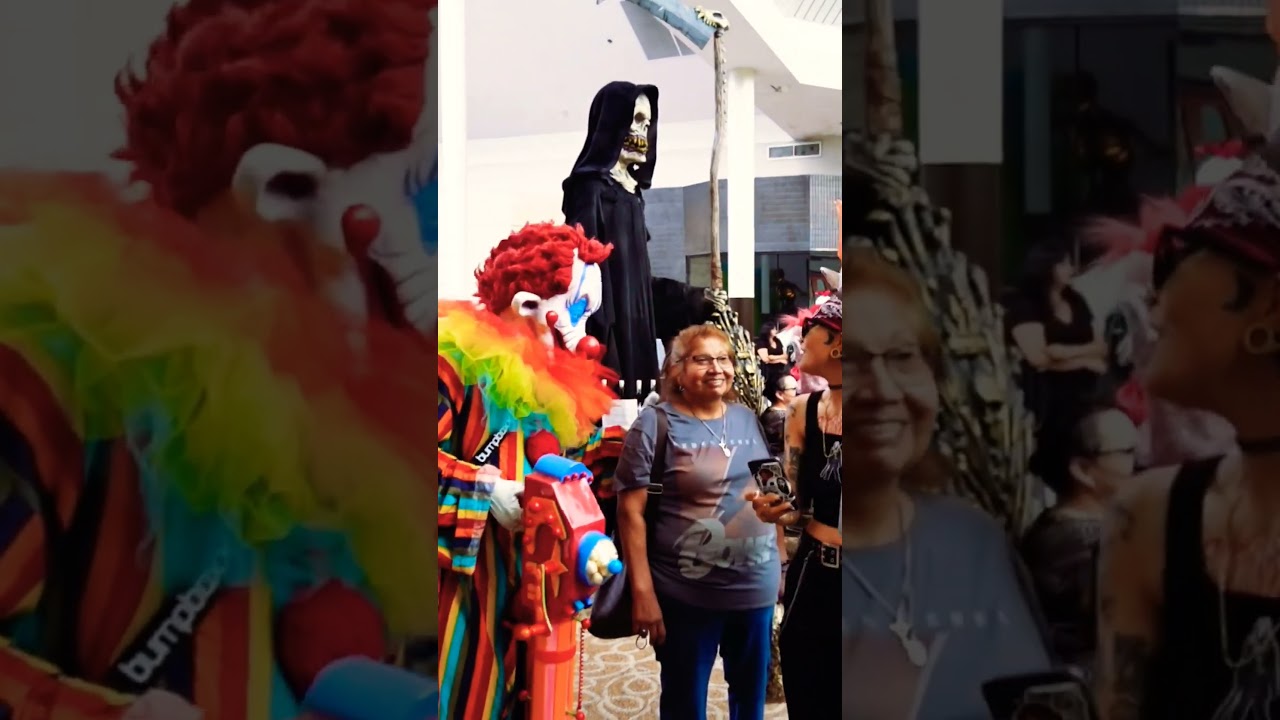 Selfies with the Killer Klowns #halloween #selfie
