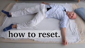 Evenwicht bewaren terwijl je op de grond rust, wat een concept!