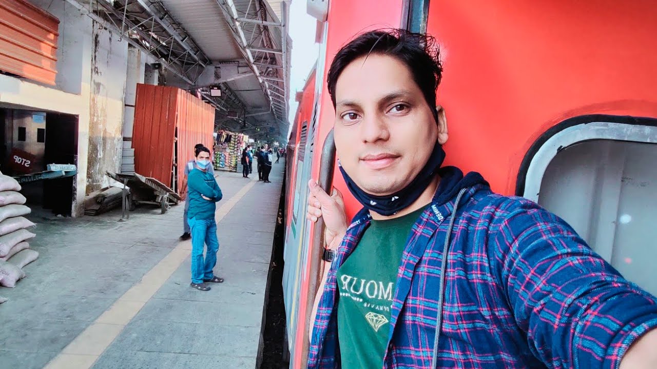 Pushpak Express Full Journey 3 AC Economy Coach Mumbai to Lucknow