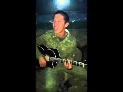 Казах поёт под гитару. Казах поет классную песню. Казах классно поет. Песня грустная исполняет казахская. Блатной казах.