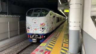 JR西日本阪和線281系HA604編成(白)+HA632編成(キティー) 特急はるか20号京都行き発車シーン