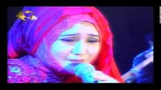 Evie Tamala Menunggu Live Show Putra Buana Binoh Madura