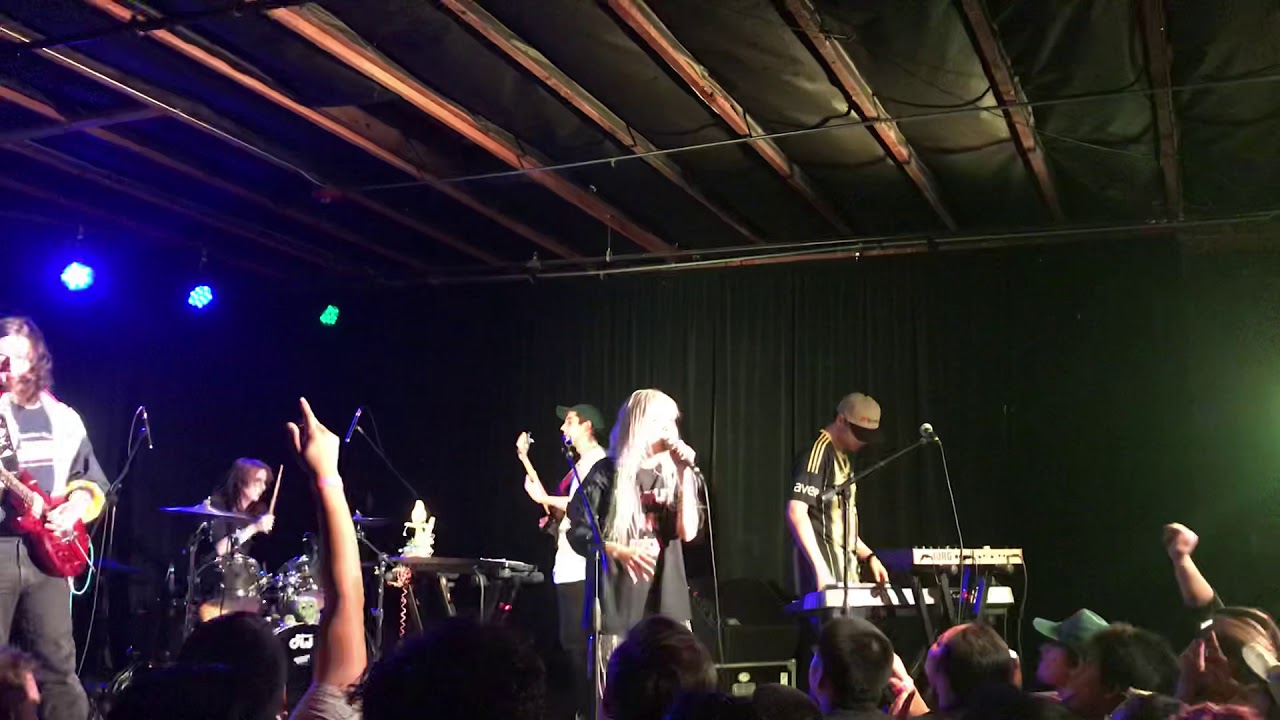 “You Know How It Is” Kero Kero Bonito live YouTube