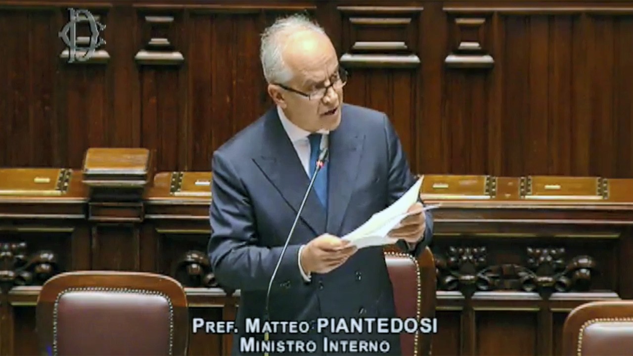 Il ministro Piantedosi al question time alla Camera dei Deputati 10 12 2025