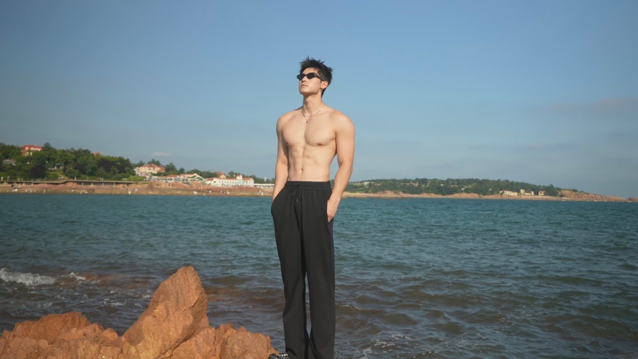 You Said You Like Fit Guys, So Here I Am - [ Douyin : 灼 ]