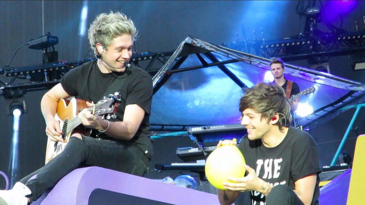 One Direction - Little Things FRONT ROW (Gothenburg 23/6)