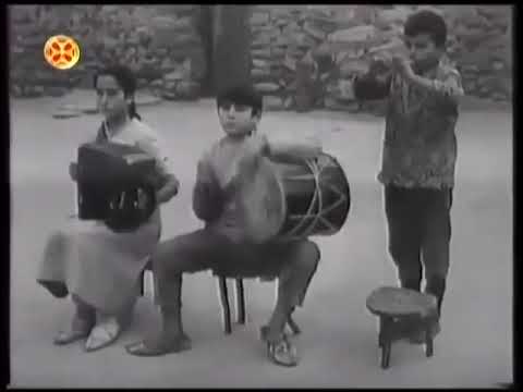 მეზობლები. ფილმი. ცეკვა.