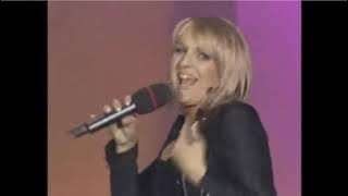 Download lagu Alenka Godec – 'Poglej me v oči' (EMA 2003)