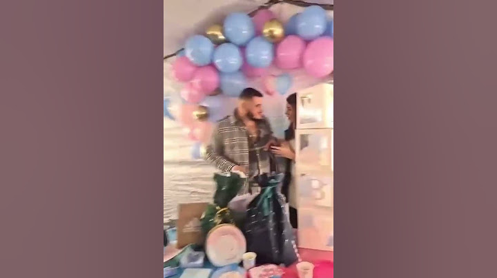 زوج يعبر عن فرحته بعد معرفة جنس المولود بطريقة مرعبه !