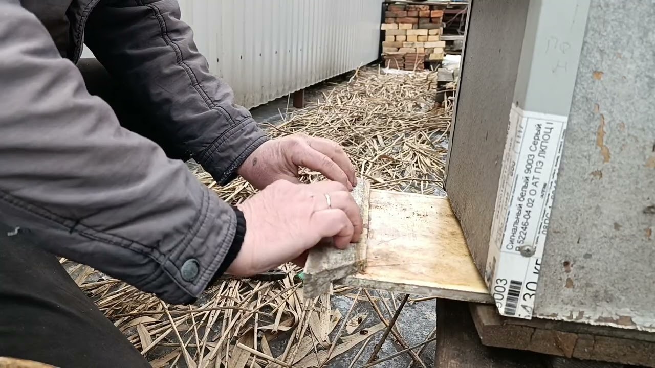 Почистил зимний подмор. 