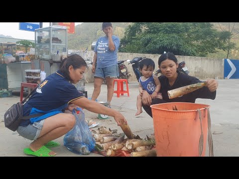 A 15-year-old single mother began learning how to harvest and sell goods at the market