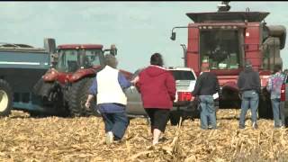 Community Helps Injured Farmer With Harvest