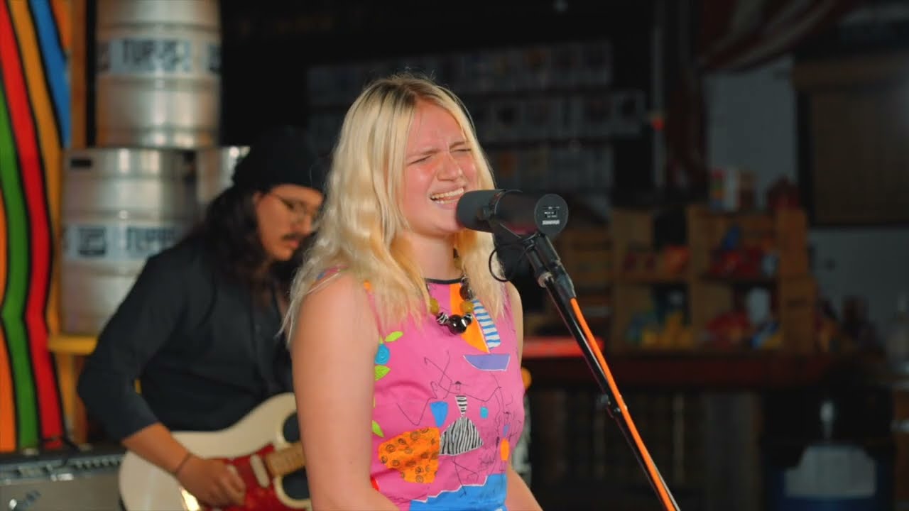 "Avalanche" by Remy Reilly auf YouTube ansehen "Avalanche" by Remy Reilly auf YouTube ansehen