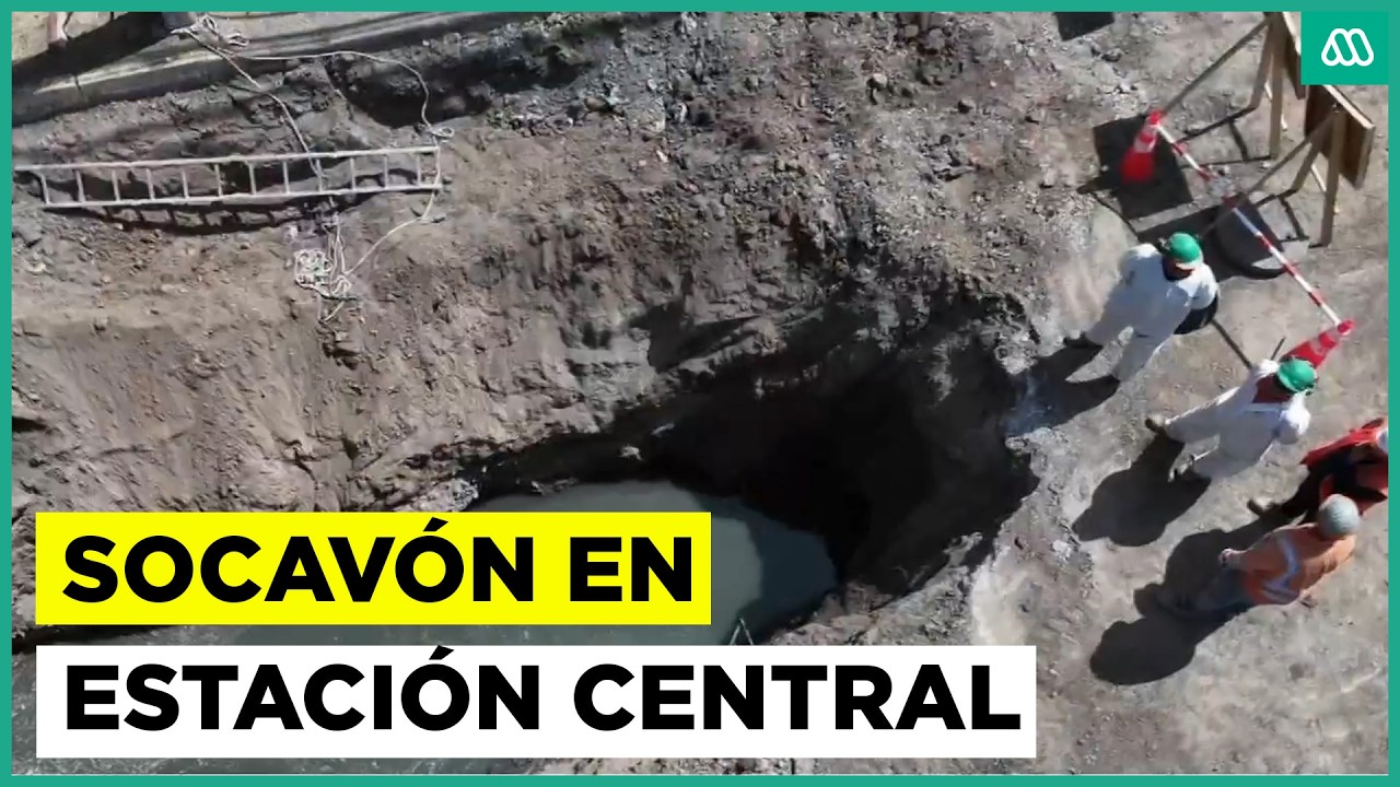 Colector de aguas servidas colapsó y provocó un socavón en Estación Central