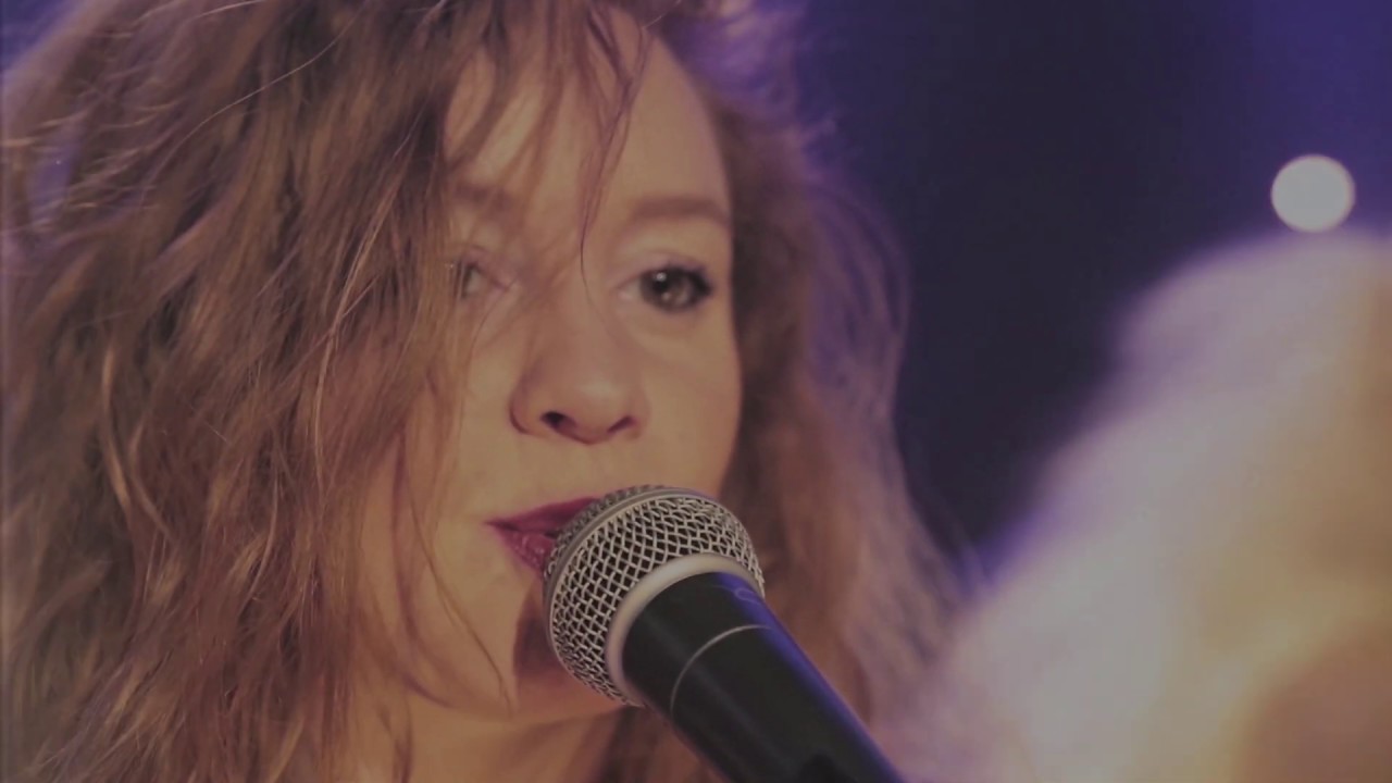 EMJI - VEGAS (clip live officiel) - YouTube