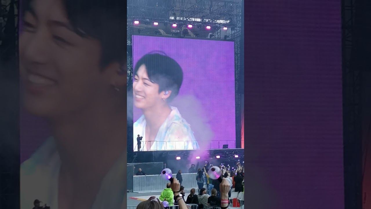 BTS 'Speak Yourself Tour' in Paris - Day 2 - Jungkook sings 