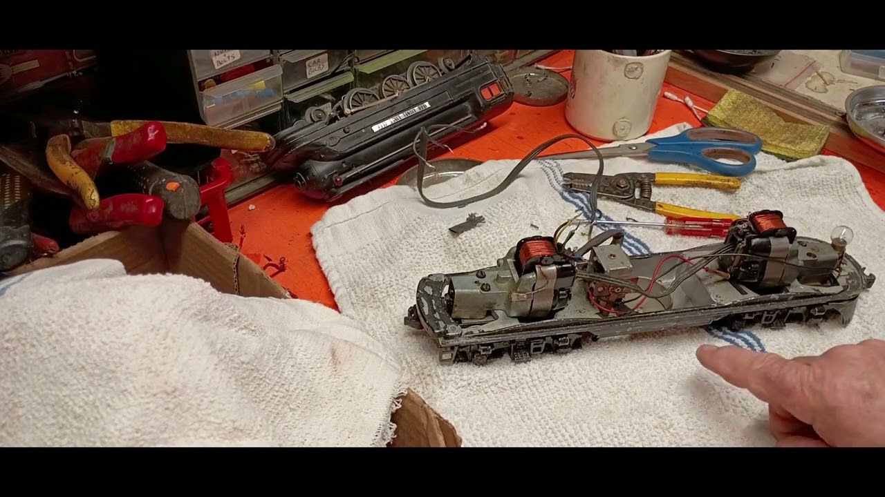 LIONEL TRAIN POST WAR 2344 NYC F3 REPAIR