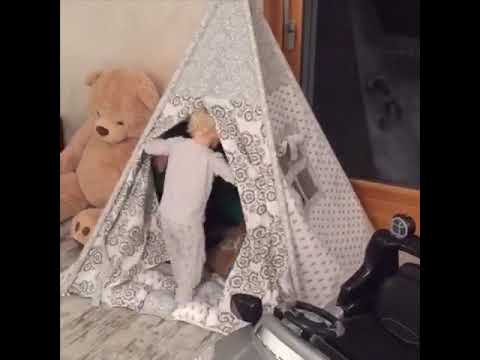 Детский вигвам. Малыш в вигваме.