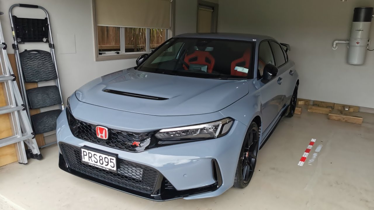 红头发动机! 2023 Honda Civic Type R FL5 新西兰提车日记! - YouTube