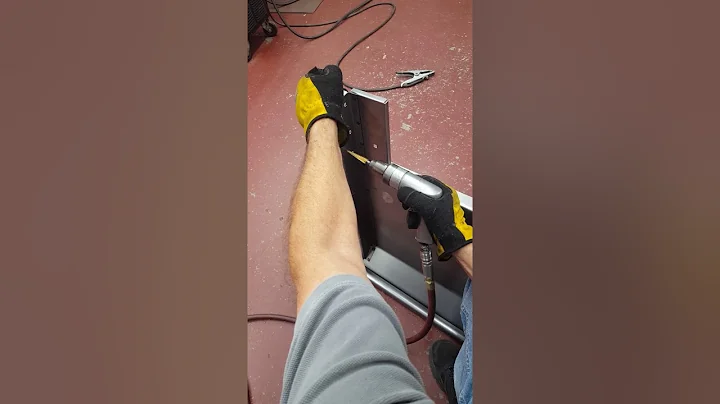 Dan Carpenter's Specialties - Welding Truck Bed De...